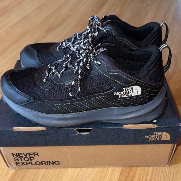 The North Face boys 6 EUR 38 Black and Gray Athletic Shoes hiking - Picture 2 of 9